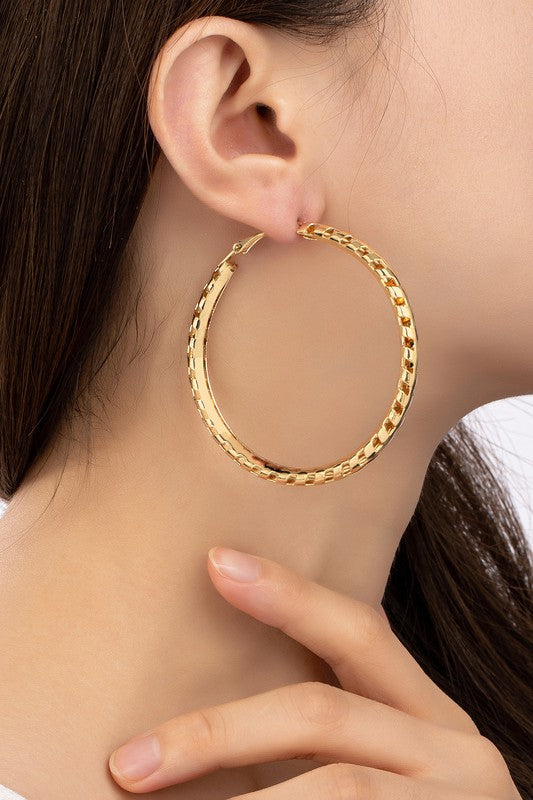 Cutout tube hoop earrings
